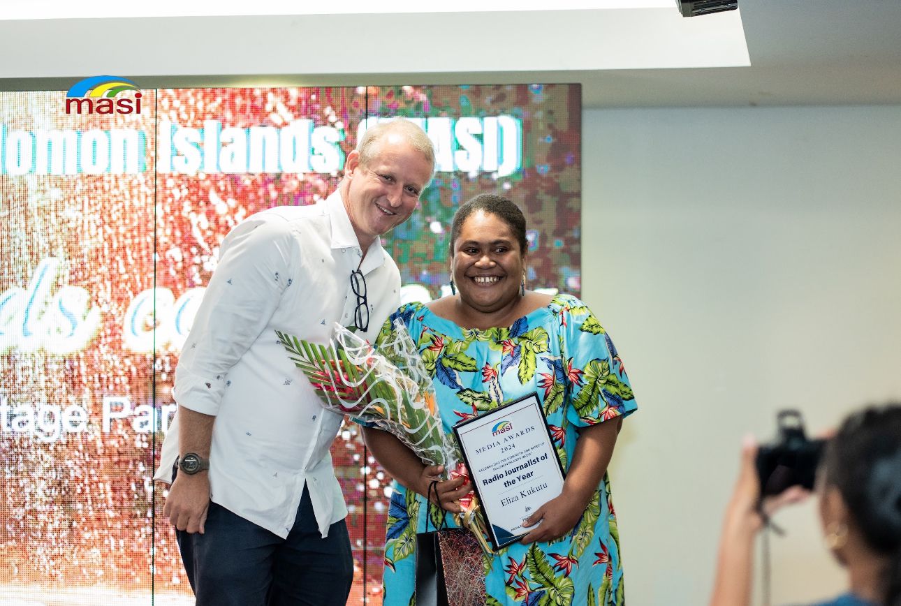 Australian igh Commissioner Rod Hilton and Elizabeth Kukutu during the Media Association os Solomon Islands Award night.