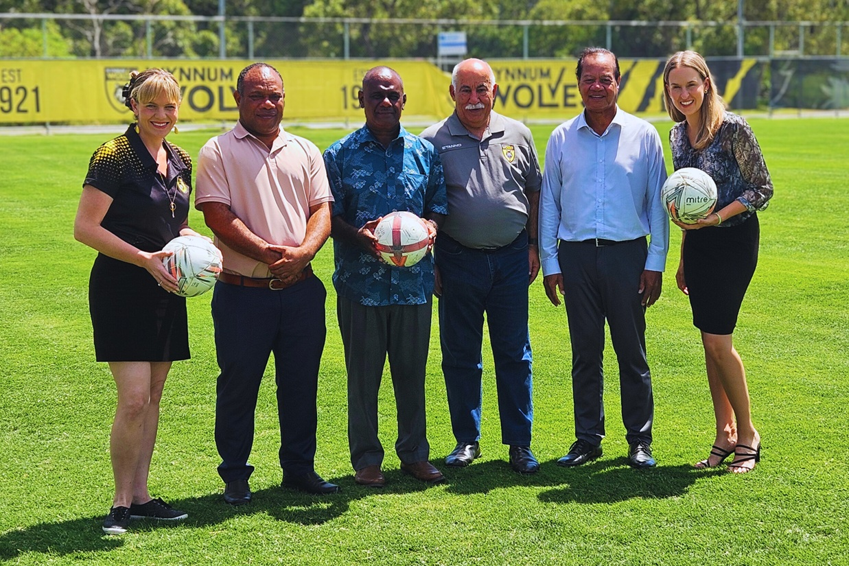 Manele Visits Solomon Kings FC Training Grounds In Brisbane